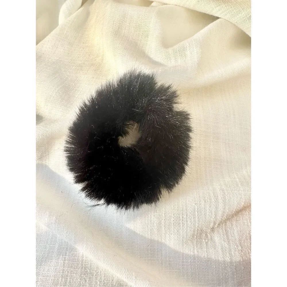Black faux fur hair tie scrunchie